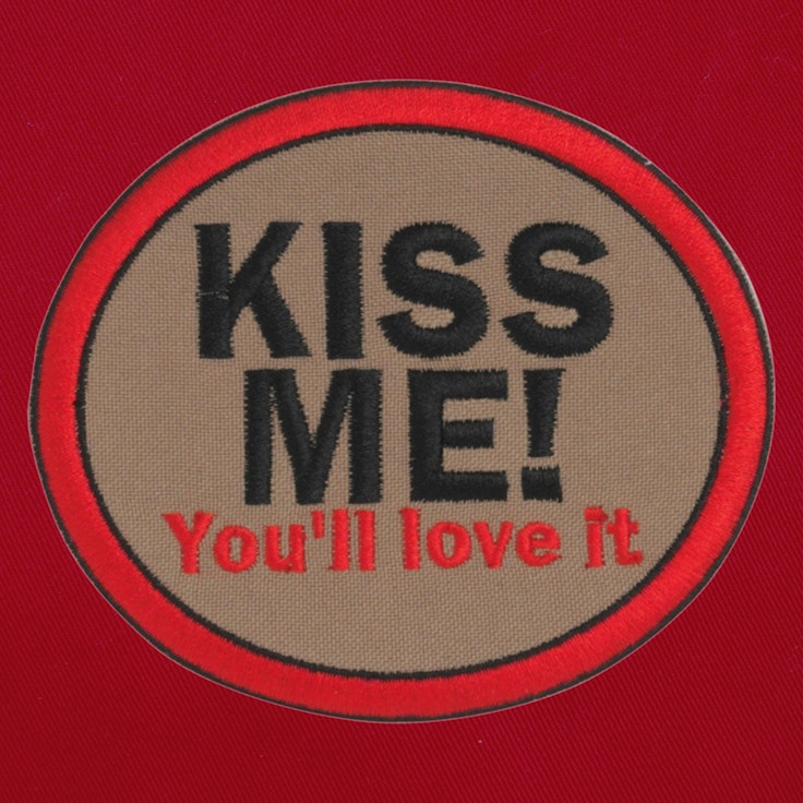 Badge Kiss Me - 11